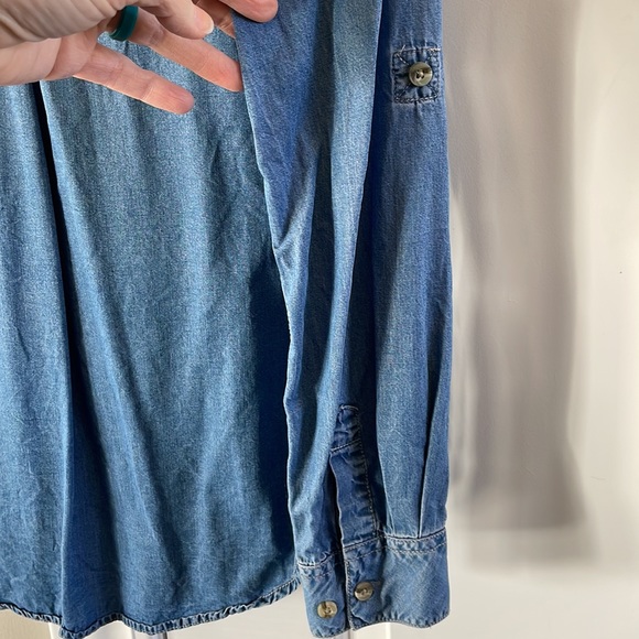 Francesca's Chambray Jean Button Down Top - Picture 4 of 5